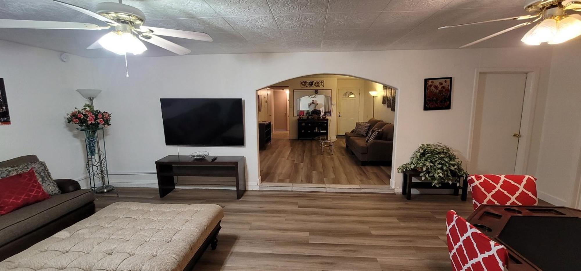 Ferienhaus Vacation 3.5 Mi To Strip/dt/outlt Up To 8 Gst *